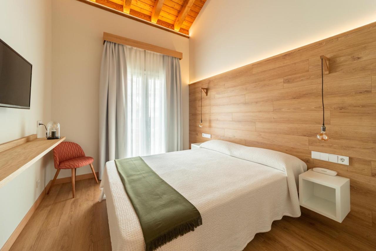 Hotel Restaurante Casa Luisa エステーリャ エクステリア 写真