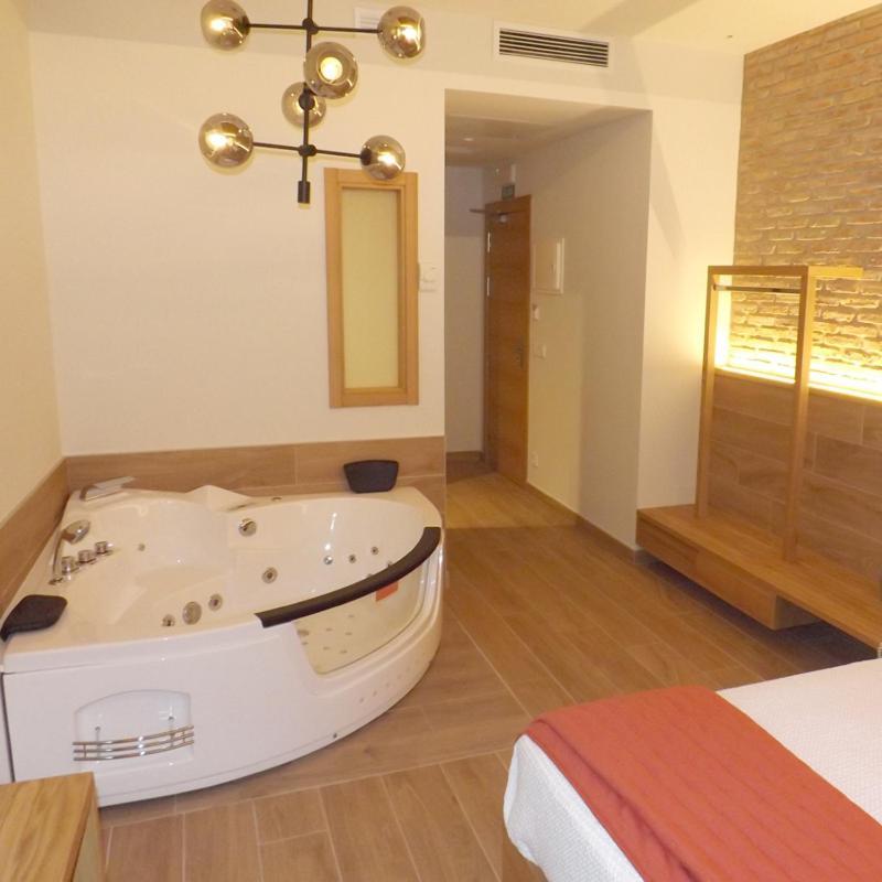 Hotel Restaurante Casa Luisa エステーリャ エクステリア 写真